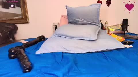 Snapshot of estrella_hanks_ chatting on 03-05-25, 06:01 Estrella online show from 03-05-25, 06:01