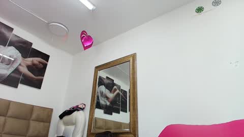 Snapshot of estrella_hanks_ chatting on 03-06-25, 12:09 Estrella online show from 03-06-25, 12:09