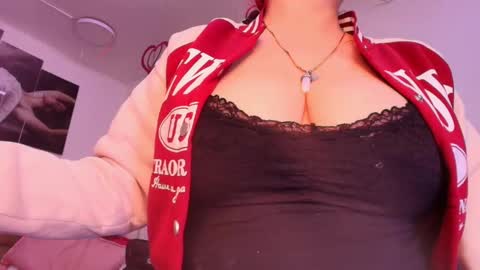 Snapshot of estrella_hanks_ chatting on 03-08-25, 11:58 Estrella online show from 03-08-25, 11:58