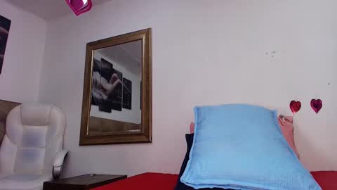 Snapshot of estrella_hanks_ chatting on 03-10-25, 11:53 Estrella online show from 03-10-25, 11:53