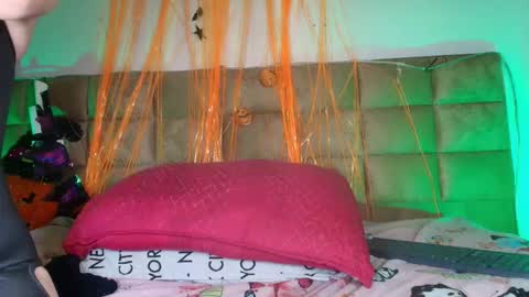 Snapshot of estrella_hanks_ chatting on 10-21-25, 11:55 Estrella online show from 10-21-25, 11:55