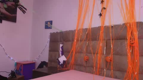 Snapshot of estrella_hanks_ chatting on 10-27-25, 12:31 Estrella online show from 10-27-25, 12:31