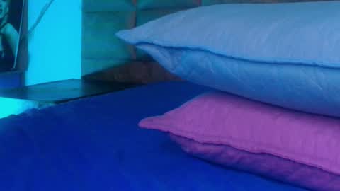 Snapshot of estrella_hanks_ chatting on 11-08-25, 12:16 Estrella online show from 11-08-25, 12:16