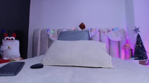 Estrella online show from 12-20-25, 12:01