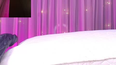 Snapshot of estrella_hanks_ chatting on 02-18-26, 11:50 Estrella online show from 02-18-26, 11:50