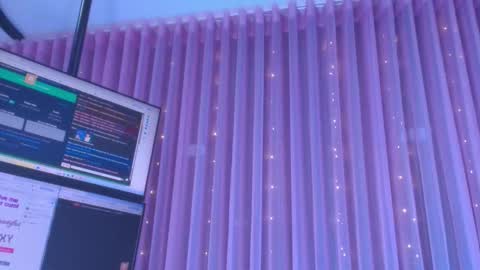 Snapshot of estrella_hanks_ chatting on 03-13-26, 12:01 Estrella online show from 03-13-26, 12:01