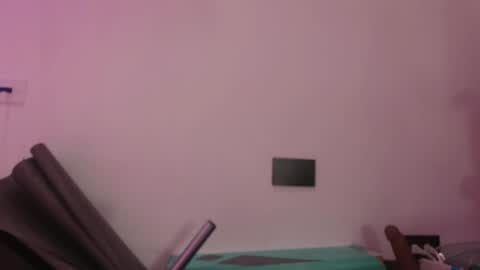 Snapshot of estrella_hanks_ chatting on 05-16-26, 12:04 Estrella online show from 05-16-26, 12:04