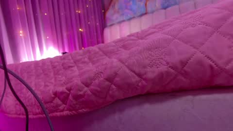 Snapshot of estrella_hanks_ chatting on 05-22-26, 12:00 Estrella online show from 05-22-26, 12:00