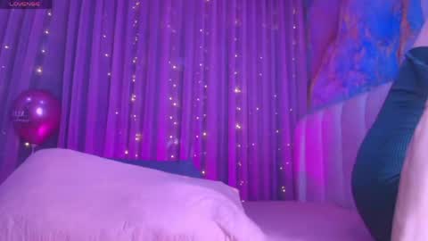 Snapshot of estrella_hanks_ chatting on 06-02-26, 11:56 Estrella online show from 06-02-26, 11:56