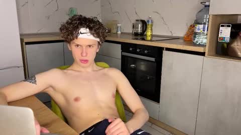 Snapshot of estremecerse chatting on 03-02-26, 01:40 Alex online show from 03-02-26, 01:40