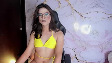 Snapshot of eterea_blow chatting on 09-27-25, 03:55 Eterea online show from 09-27-25, 03:55