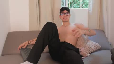 etham_wolf1 online show from 03-31-26, 05:57