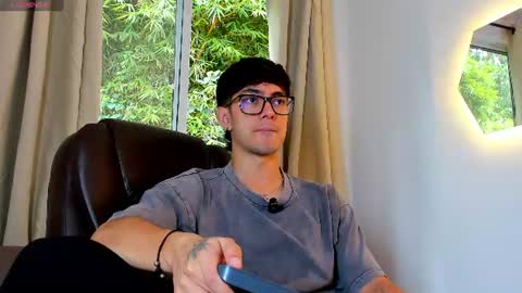 Snapshot of etham_wolf1 chatting on 07-10-26, 06:43 etham_wolf1 online show from 07-10-26, 06:43