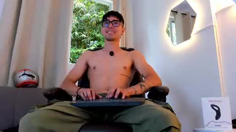 Snapshot of etham_wolf1 chatting on 07-23-26, 06:17 etham_wolf1 online show from 07-23-26, 06:17