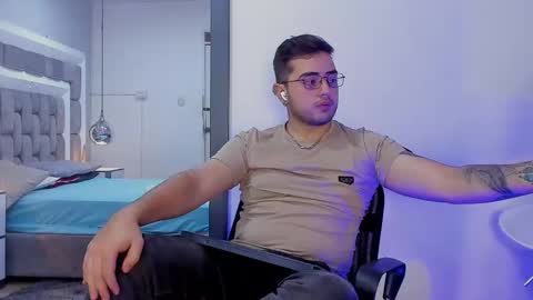 ethan_greys online show from 12-19-25, 05:36