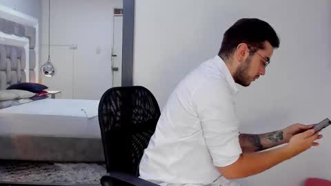 ethan_greys online show from 01-11-26, 11:21