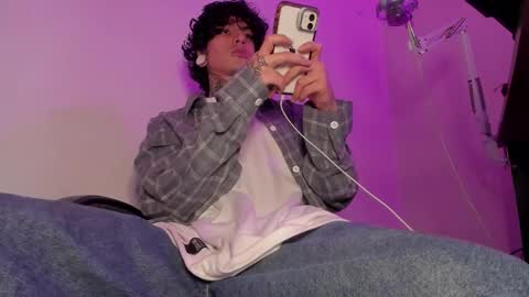 Snapshot of ethan_sykes chatting on 10-24-25, 05:20 Ethan sykes online show from 10-24-25, 05:20