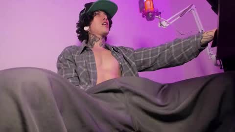 Snapshot of ethan_sykes chatting on 11-25-25, 04:45 Ethan sykes online show from 11-25-25, 04:45