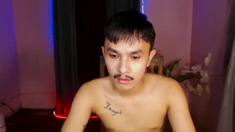 Snapshot of ethan_uwuxx chatting on 02-14-25, 07:33 DAVE online show from 02-14-25, 07:33