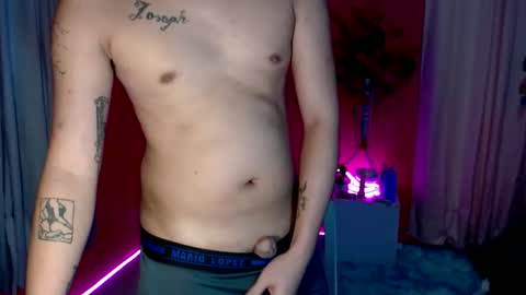 Snapshot of ethan_uwuxx chatting on 10-09-25, 10:19 DAVE online show from 10-09-25, 10:19