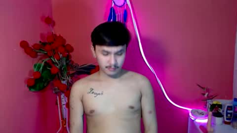 Snapshot of ethan_uwuxx chatting on 10-20-25, 05:52 DAVE online show from 10-20-25, 05:52