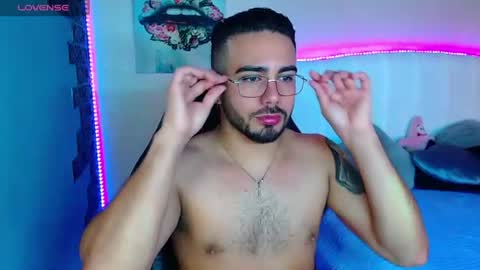 Snapshot of ethanhairy chatting on 07-11-26, 06:43 Ethan online show from 07-11-26, 06:43