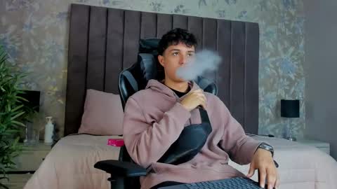 Snapshot of ethanlowell chatting on 09-21-25, 05:09 ethanlowell online show from 09-21-25, 05:09