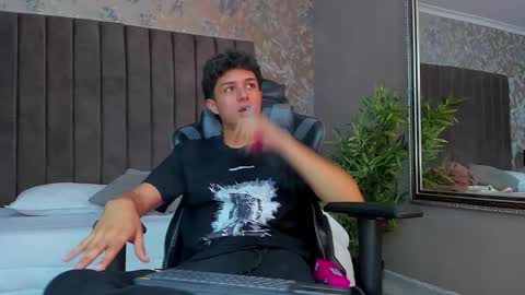 Snapshot of ethanlowell chatting on 11-04-25, 10:53 ethanlowell online show from 11-04-25, 10:53