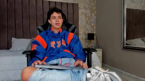 Snapshot of ethanlowell chatting on 11-22-25, 05:17 ethanlowell online show from 11-22-25, 05:17