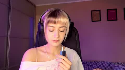 Snapshot of ethelynprochaska chatting on 11-21-25, 05:06 Emily online show from 11-21-25, 05:06