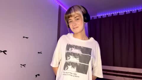 Snapshot of ethelynprochaska chatting on 11-24-25, 01:11 Emily online show from 11-24-25, 01:11