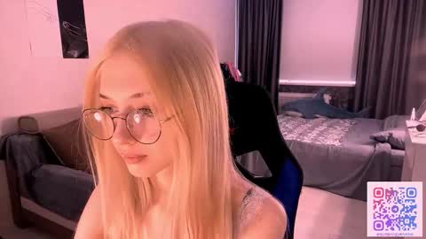 Snapshot of eufemiazurawski chatting on 03-04-26, 10:32 Tali online show from 03-04-26, 10:32