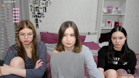 Snapshot of eumomino chatting on 12-10-24, 08:16 Veronica Tiia Lilith left to right online show from 12-10-24, 08:16