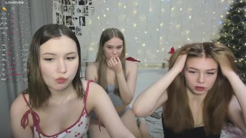 Snapshot of eumomino chatting on 12-30-24, 01:26 Veronica Tiia Lilith left to right online show from 12-30-24, 01:26