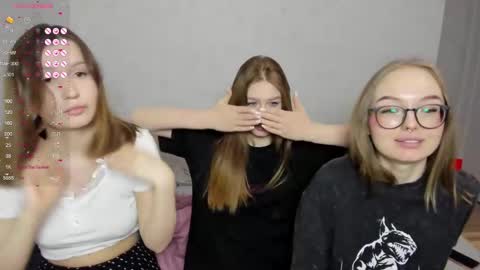 Snapshot of eumomino chatting on 02-20-25, 01:57 Veronica Tiia Lilith left to right online show from 02-20-25, 01:57