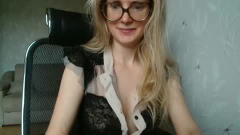 eva2323 online show from 09-19-25, 06:04