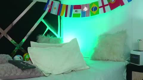 Snapshot of eva_45love chatting on 06-18-26, 11:14 Eva online show from 06-18-26, 11:14