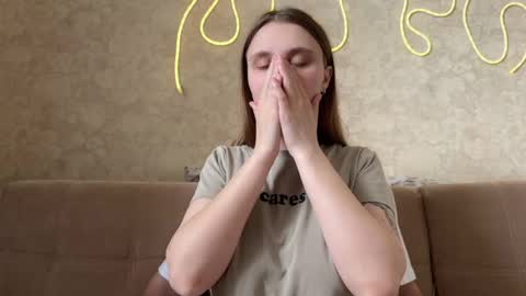 Eva Calvin online show from 04-15-26, 04:52