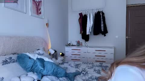 Snapshot of eva_collins_x chatting on 06-30-26, 02:12 Eva online show from 06-30-26, 02:12