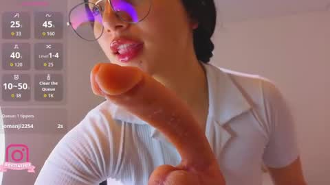 Snapshot of eva_depp_ chatting on 06-24-26, 10:47 Eva online show from 06-24-26, 10:47