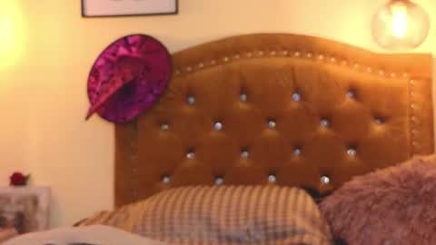 Eva Foxs  online show from 11-19-25, 10:32