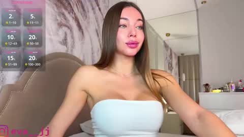 Snapshot of eva_j chatting on 10-27-25, 01:20 Free toy control in pvt online show from 10-27-25, 01:20