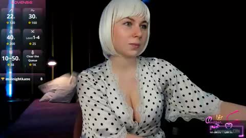 Snapshot of eva_lawrence chatting on 07-09-26, 04:00 Eva online show from 07-09-26, 04:00