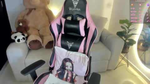 Snapshot of eva_lee18 chatting on 03-11-25, 11:04 Eva online show from 03-11-25, 11:04