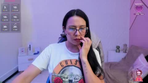 Snapshot of eva_mermaid chatting on 04-29-26, 04:00 Eva online show from 04-29-26, 04:00