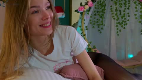 Snapshot of eva_natsumi chatting on 12-16-24, 02:38 Eva online show from 12-16-24, 02:38