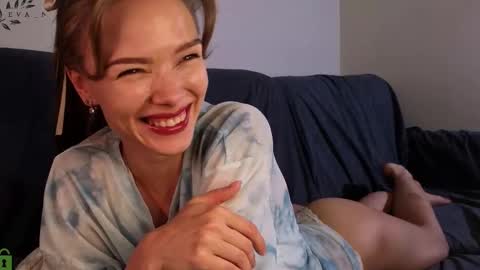 Snapshot of eva_natsumi chatting on 10-18-25, 04:41 Eva online show from 10-18-25, 04:41