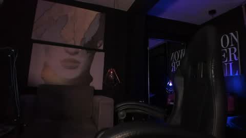 MISS EVY online show from 04-11-26, 07:45