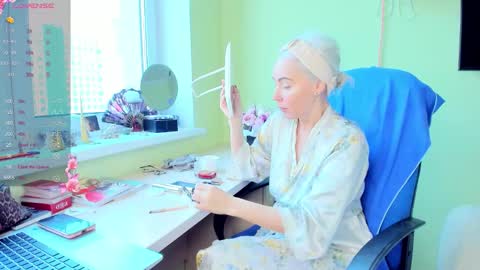 Snapshot of evaa1980 chatting on 12-15-25, 10:19 Eva online show from 12-15-25, 10:19