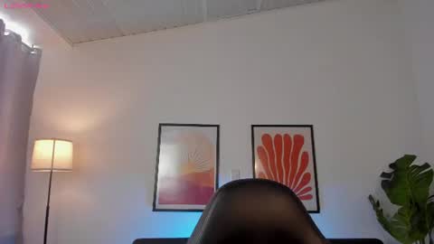 Snapshot of evaa_mills chatting on 06-20-26, 08:11 Eva online show from 06-20-26, 08:11